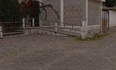 EN VENTA CASA CON SALÓN/BODEGA PARA NEGOCIO