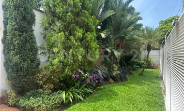 Se alquila Lujosa Casa en la Flora, Cali