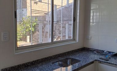 VENTA CASA DE 3 AMBIENTES RECICLADA EN SAN JUSTO