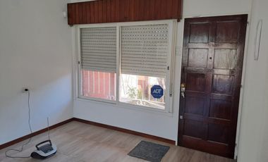 VENTA CASA DE 3 AMBIENTES RECICLADA EN SAN JUSTO