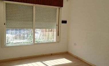 VENTA CASA DE 3 AMBIENTES RECICLADA EN SAN JUSTO