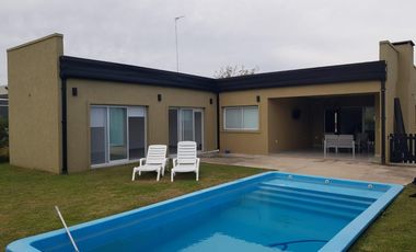 Casa en Pilar del Este