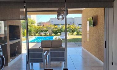 Casa en Pilar del Este