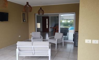 Casa en Pilar del Este
