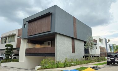 RESIDENCIA EN LOS OLIVOS
