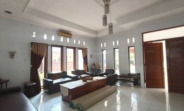 Rumah Luas Bangunan Jati Kokoh Kota Solo