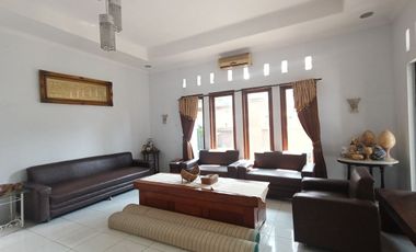 Rumah Luas Bangunan Jati Kokoh Kota Solo