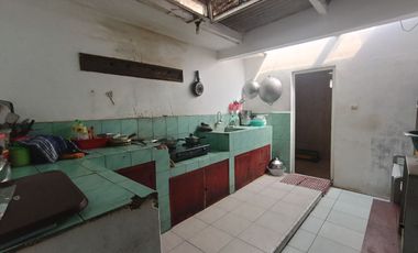 Rumah Luas Bangunan Jati Kokoh Kota Solo