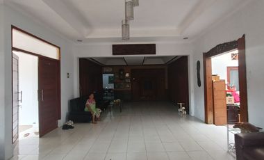 Rumah Luas Bangunan Jati Kokoh Kota Solo