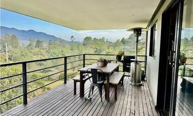 Casa Moderna en Arriendo en el Retiro