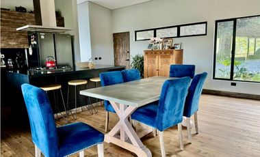 Casa Moderna en Arriendo en el Retiro