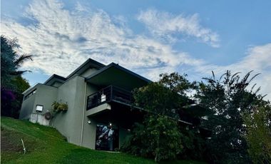 Casa Moderna en Arriendo en el Retiro