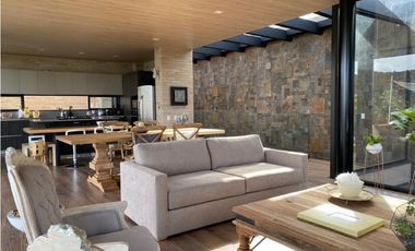 Casa para Arriendo Amoblado en Medellín Alto de Palmas