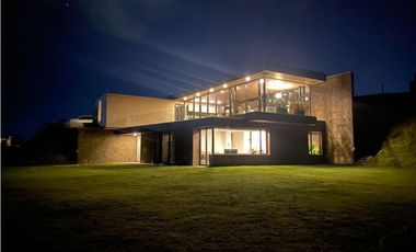 Casa para Arriendo Amoblado en Medellín Alto de Palmas