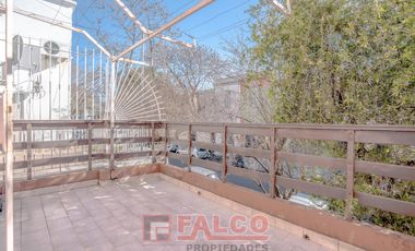 Casa en Liniers - 5 ambientes - Cochera - Ingreso por 2 calles