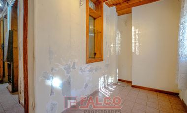 Casa en Liniers - 5 ambientes - Cochera - Ingreso por 2 calles
