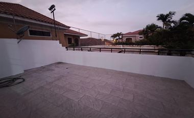 Departamento en alquiler de 3 dormitorios con terraza en Urb. La Puntilla RRR
