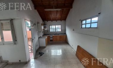 Alquiler PH de 3 ambientes en Sarandi