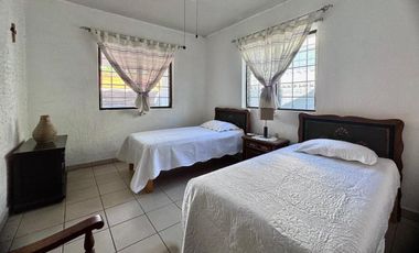 A UNA CUADRA DEL MALECON EXCELENTE UBICACION LINDA CASA EN CHAPALA JALISCO