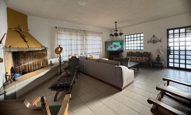 A UNA CUADRA DEL MALECON EXCELENTE UBICACION LINDA CASA EN CHAPALA JALISCO