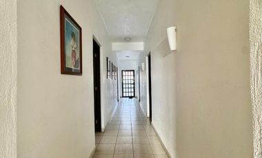 A UNA CUADRA DEL MALECON EXCELENTE UBICACION LINDA CASA EN CHAPALA JALISCO