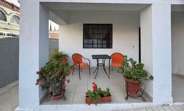 A UNA CUADRA DEL MALECON EXCELENTE UBICACION LINDA CASA EN CHAPALA JALISCO