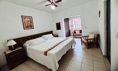 A UNA CUADRA DEL MALECON EXCELENTE UBICACION LINDA CASA EN CHAPALA JALISCO