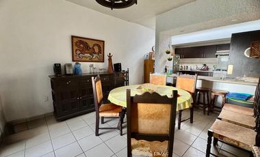 A UNA CUADRA DEL MALECON EXCELENTE UBICACION LINDA CASA EN CHAPALA JALISCO
