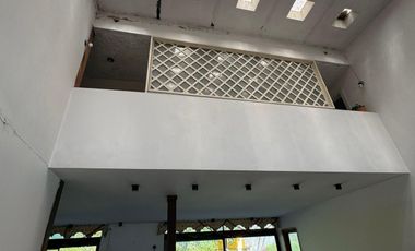 PARA HABITAR O USO COMERCIAL CASA EN VENTA JARDINES DEL BOSQUE