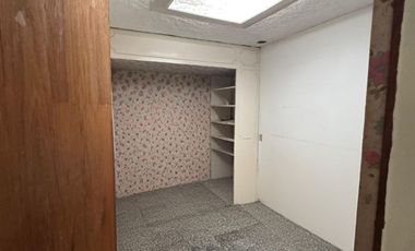 PARA HABITAR O USO COMERCIAL CASA EN VENTA JARDINES DEL BOSQUE