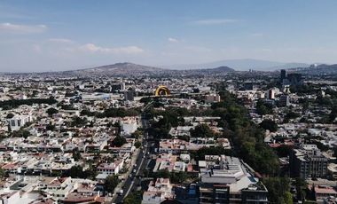 PARA HABITAR O USO COMERCIAL CASA EN VENTA JARDINES DEL BOSQUE