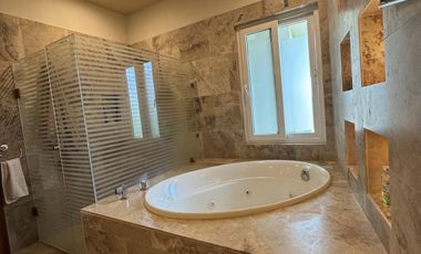 HERMOSA CASA EN RENTA O VENTA  AL SUR DE LA CIUDAD DE GUADALAJARA