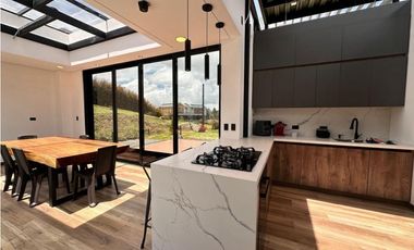 Casa Amoblada en Arriendo en Alto de Palmas Sector La Acuarela