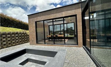 Casa Amoblada en Arriendo en Alto de Palmas Sector La Acuarela