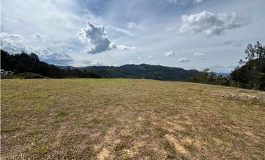 Lote en Venta en El Retiro Unidad Cerrada con Vistas Panorámicas