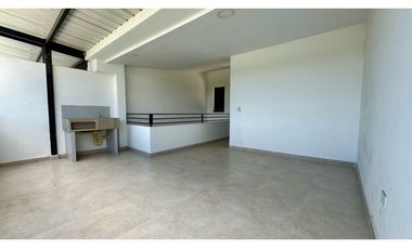 Casa nueva de tres pisos con terraza en venta - Las Mercedes Palmira