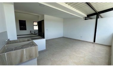 Casa nueva de tres pisos con terraza en venta - Las Mercedes Palmira