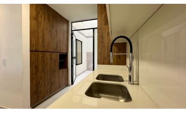 Casa nueva de tres pisos con terraza en venta - Las Mercedes Palmira