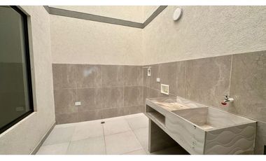 Casa nueva de tres pisos con terraza en venta - Las Mercedes Palmira