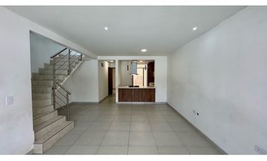 Casa nueva de tres pisos con terraza en venta - Las Mercedes Palmira