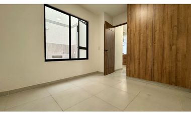 Casa nueva de tres pisos con terraza en venta - Las Mercedes Palmira