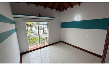 CASA DOS NIVELES  ARRENDAR 200 m2  BARRIO LA CASTELLANA