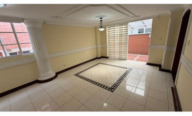CASA DOS NIVELES  ARRENDAR 200 m2  BARRIO LA CASTELLANA