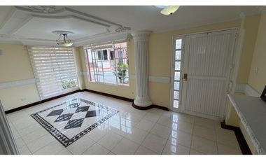 CASA DOS NIVELES  ARRENDAR 200 m2  BARRIO LA CASTELLANA