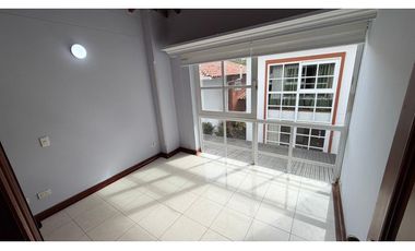 CASA DOS NIVELES  ARRENDAR 200 m2  BARRIO LA CASTELLANA