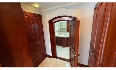 CASA DOS NIVELES  ARRENDAR 200 m2  BARRIO LA CASTELLANA