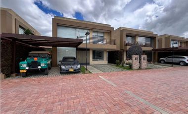 CASA EN VENTA EN CAJICA CANELON