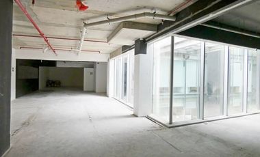 Venta Estupendo local comercial 272 mts., a pasos de Metro Manquehue