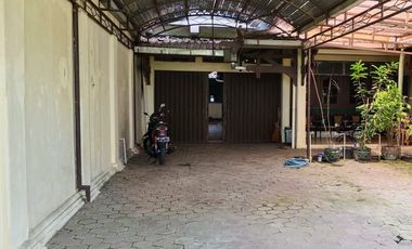 Rumah klasik luas di Lokasi Strategis tengah kota Solo