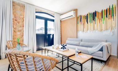 CASCO VIEJO / PH LA CUADRA / 95 M / LINEA BLANCA / AMOBLADO